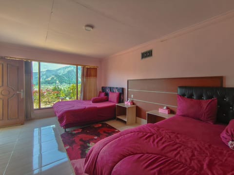 Bed, Natural landscape, Photo of the whole room, Bedroom