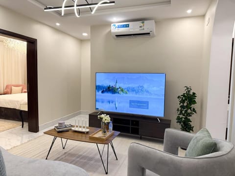 Communal lounge/ TV room, TV and multimedia, Living room, Photo of the whole room, Seating area, Evening entertainment, air conditioner