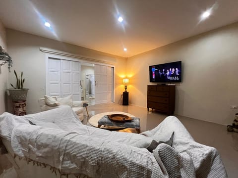 TV and multimedia, Photo of the whole room