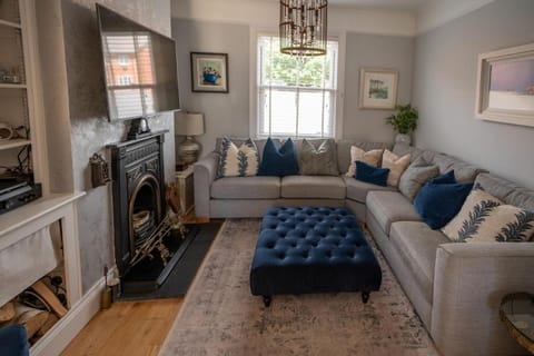 Communal lounge/ TV room, TV and multimedia, Living room, Seating area
