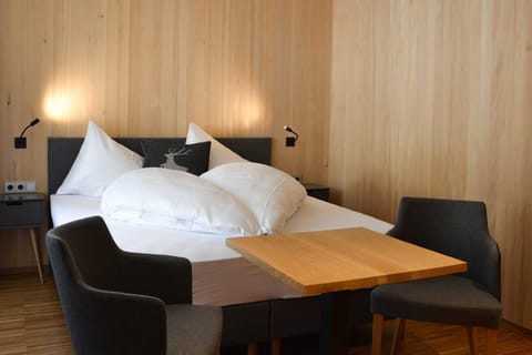 Bed, Photo of the whole room, Seating area, Bedroom