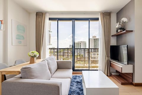 TV and multimedia, View (from property/room), Balcony/Terrace, Living room, Seating area, Evening entertainment