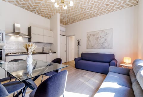Kitchen or kitchenette, Living room, Seating area, Dining area, oven, stove