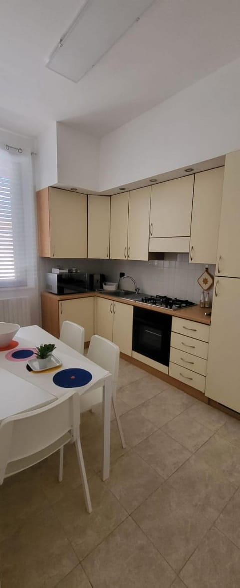 Kitchen or kitchenette, Dining area, stove