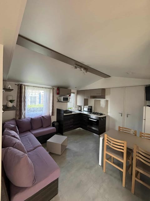 TV and multimedia, Living room, Dining area, oven, stove