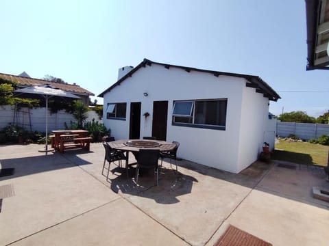 Property building, Seating area