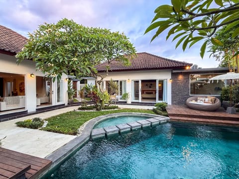 Property building, Patio, Day, Garden, Garden, Garden view, Pool view, Swimming pool, Swimming pool