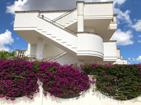 Property building, Garden, Balcony/Terrace