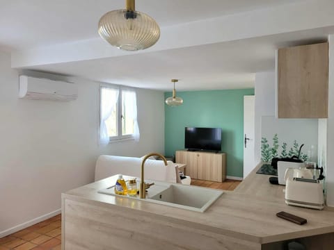TV and multimedia, Kitchen or kitchenette, air conditioner
