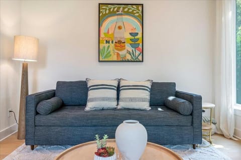 Modern Family Comfort 2BR 2 5BA Sleeps 6 Apartment in South Congress