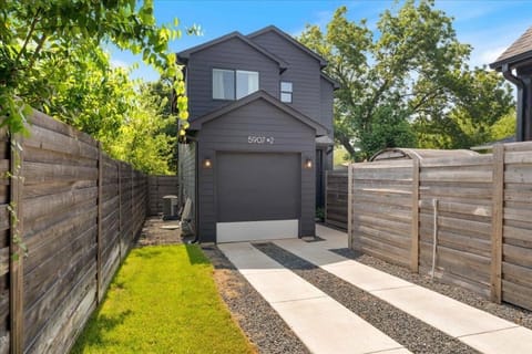 Modern Family Comfort 2BR 2 5BA Sleeps 6 Apartment in South Congress