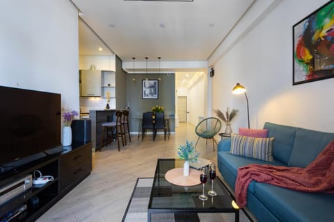 TV and multimedia, Living room, Seating area, Evening entertainment
