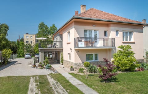 Facade/entrance, Spring, Day, Neighbourhood, Summer, Garden, View (from property/room), Autumn, On site, Garden view, Street view, Sunrise, Sunset