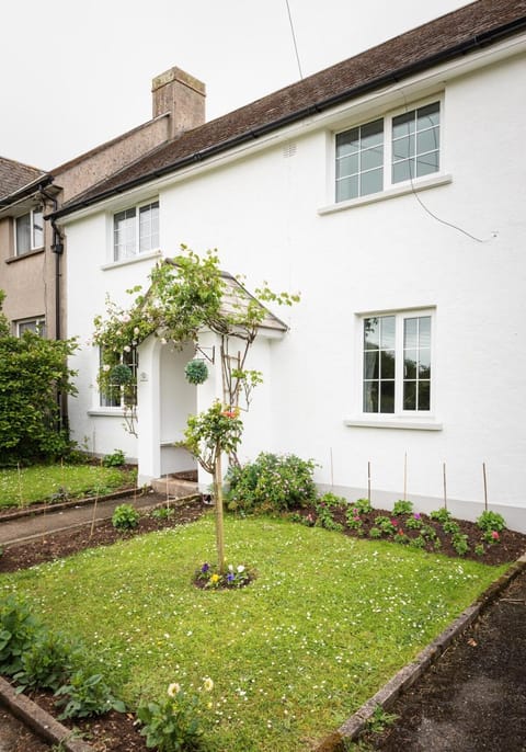 Property building, Spring, Garden, Garden view
