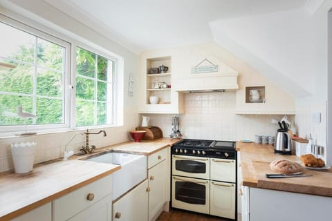 Coffee/tea facilities, Kitchen or kitchenette, pet friendly, stove, toaster