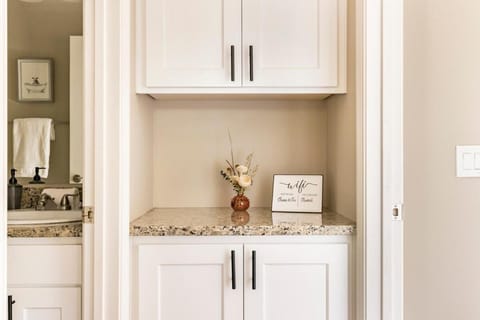 Wine Country Private Backyard and Bocci Ball House in Atascadero