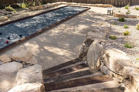 Wine Country Private Backyard and Bocci Ball House in Atascadero