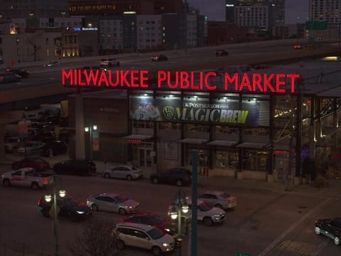 The Milwaukee lakefront experience! House in South Milwaukee