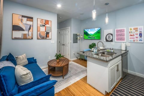TV and multimedia, Kitchen or kitchenette, Living room, Seating area