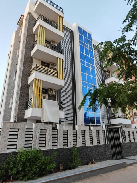 Property building, Quiet street view