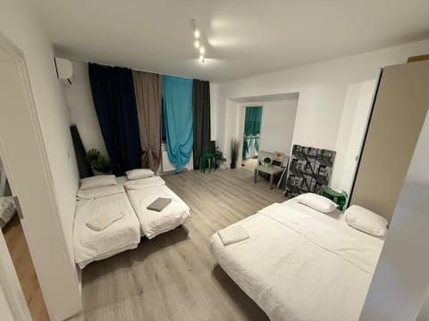 Bed, Photo of the whole room, towels