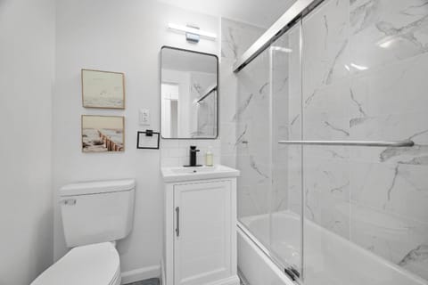 Pittsburgh Shadyside 1D Stylish and Cozy Private Bedroom with Shared Bathroom Vacation rental in Shadyside