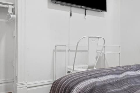 Pittsburgh Shadyside 1D Stylish and Cozy Private Bedroom with Shared Bathroom Vacation rental in Shadyside