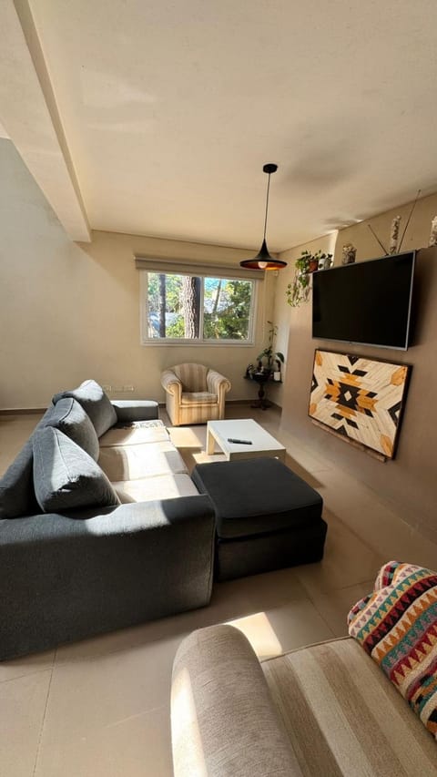 Communal lounge/ TV room, TV and multimedia, Living room, Seating area, Evening entertainment