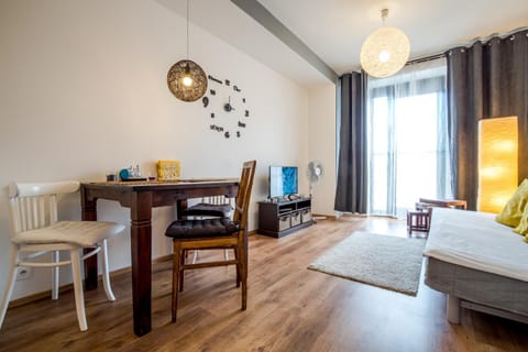 Bed, Day, TV and multimedia, Living room, Photo of the whole room, Seating area, Dining area, Bedroom