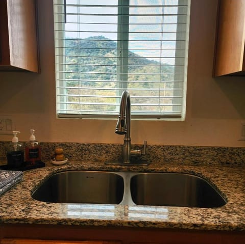 Home away from Home - 6 miles from the SNP House in Three Rivers