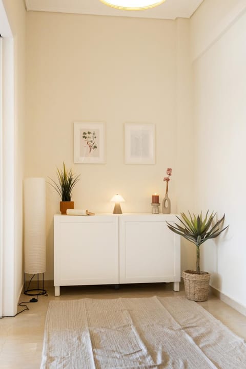 Rock White Lotus Apartment in Kalabaka