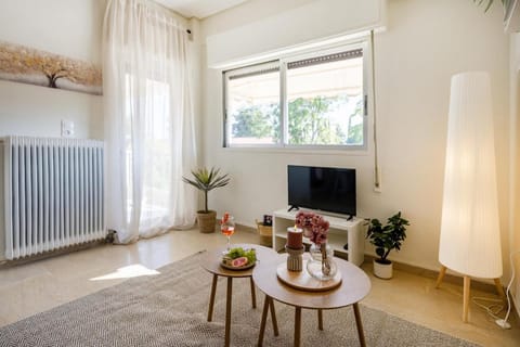 Rock White Lotus Apartment in Kalabaka