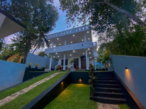 Property building, Day, Garden, Garden view