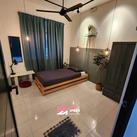 Bed, Photo of the whole room, Bedroom, Parking