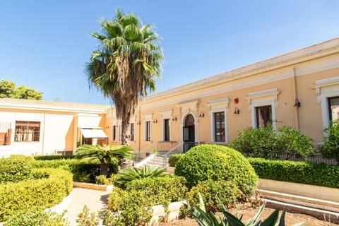 Property building, Garden, Garden, Garden view