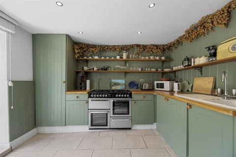 Coastal Escape by the Beach House in The Mumbles