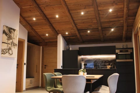 Living room, Seating area, kitchen