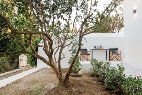 Patio, Day, Natural landscape, Garden, Garden
