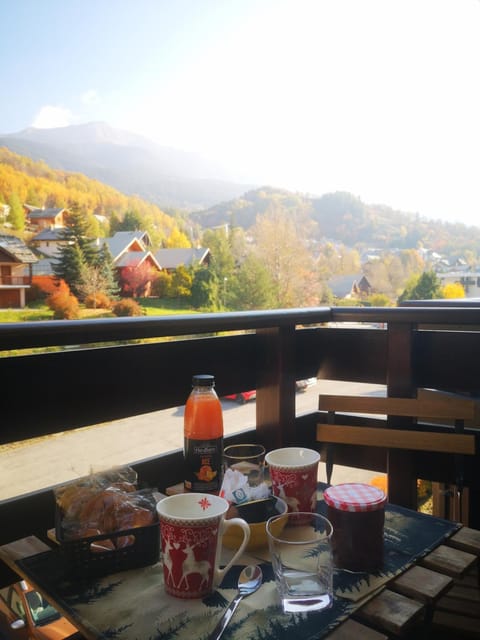 View (from property/room), Mountain view, Breakfast