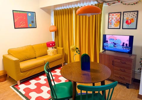 Communal lounge/ TV room, TV and multimedia, Living room, Seating area, Dining area, Evening entertainment