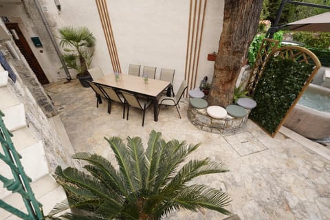 Patio, Garden, Seating area, Dining area