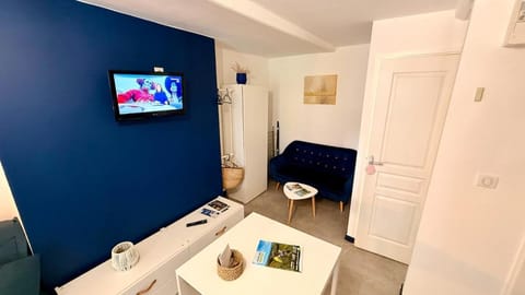 TV and multimedia, Photo of the whole room