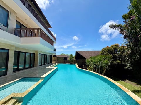 Property building, Day, Pool view, Swimming pool