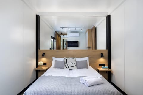 Bed, Photo of the whole room, Bedroom, towels, air conditioner