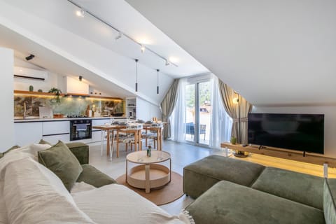 TV and multimedia, Kitchen or kitchenette, Living room