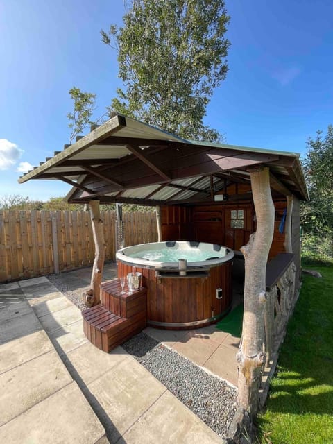 Hot Tub, Hot Tub
