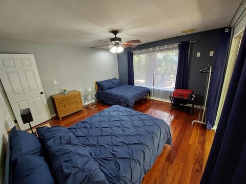 Flo's house III, piscine chauffée privée Villa in Lake Magdalene