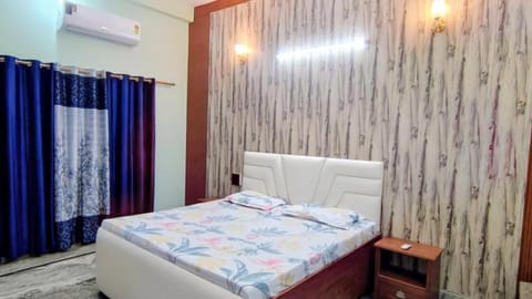 Bedroom, air conditioner