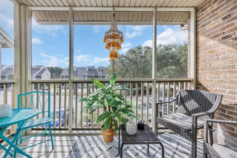 Hang Loose Haven - Beach n Golf Getaway w Pool House in Surfside Beach