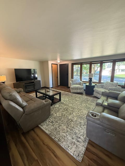 TV and multimedia, Living room, Seating area